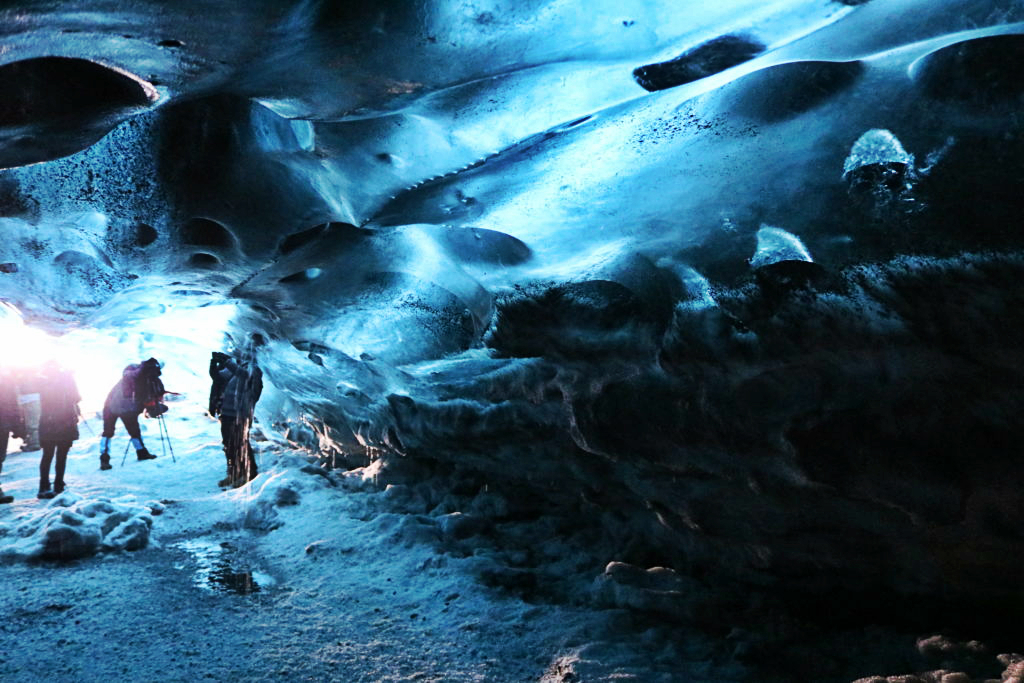 lodowe jaskinie na Islandii